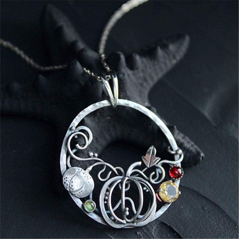 Collar con colgante de calabaza hueca vintage de Halloween para mujer