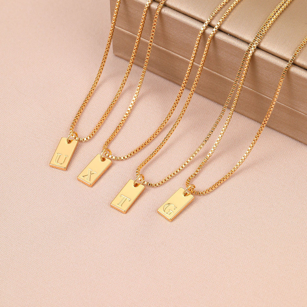 Collar con colgante de letra inglesa sencilla a la moda para mujer
