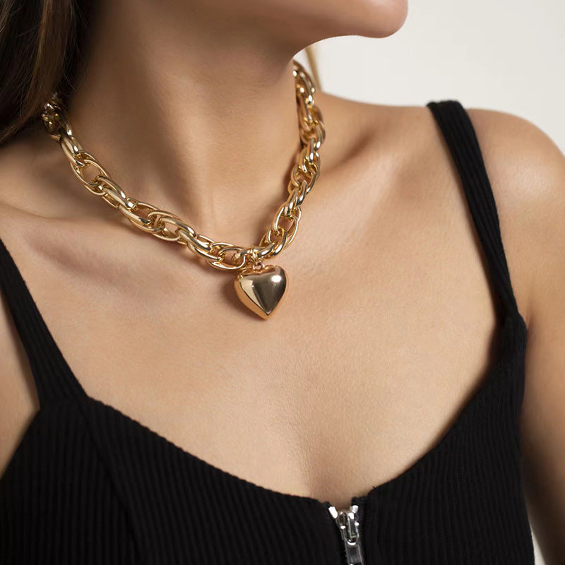 Collar con colgante de amor grueso e informal a la moda para mujer