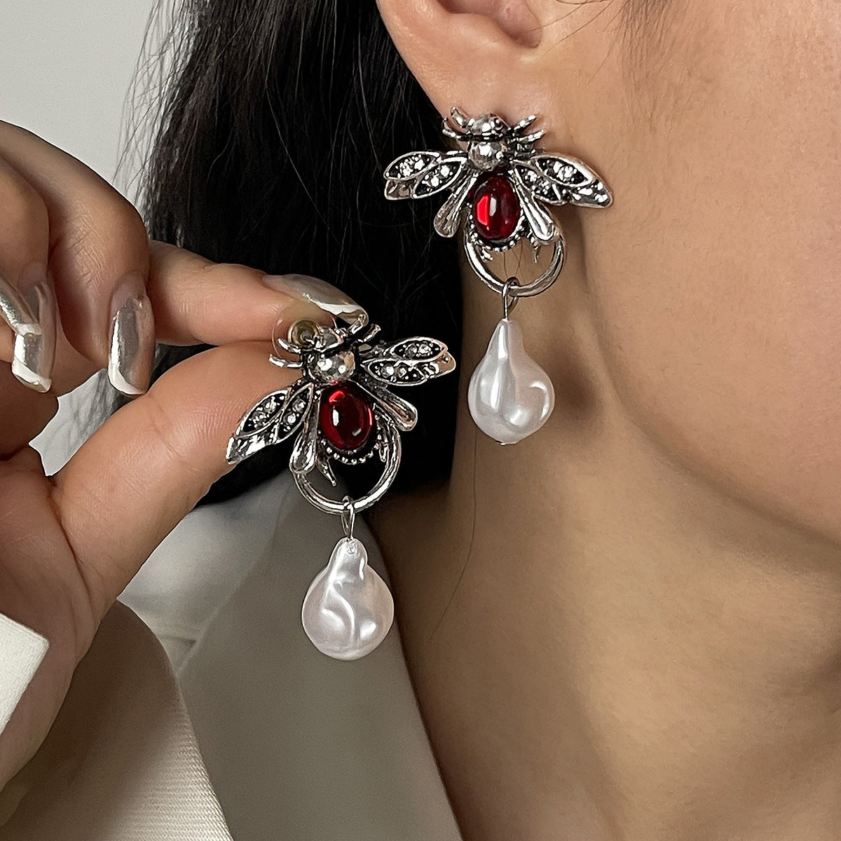 Boucles d'oreilles vintage en alliage imitation perles et insectes