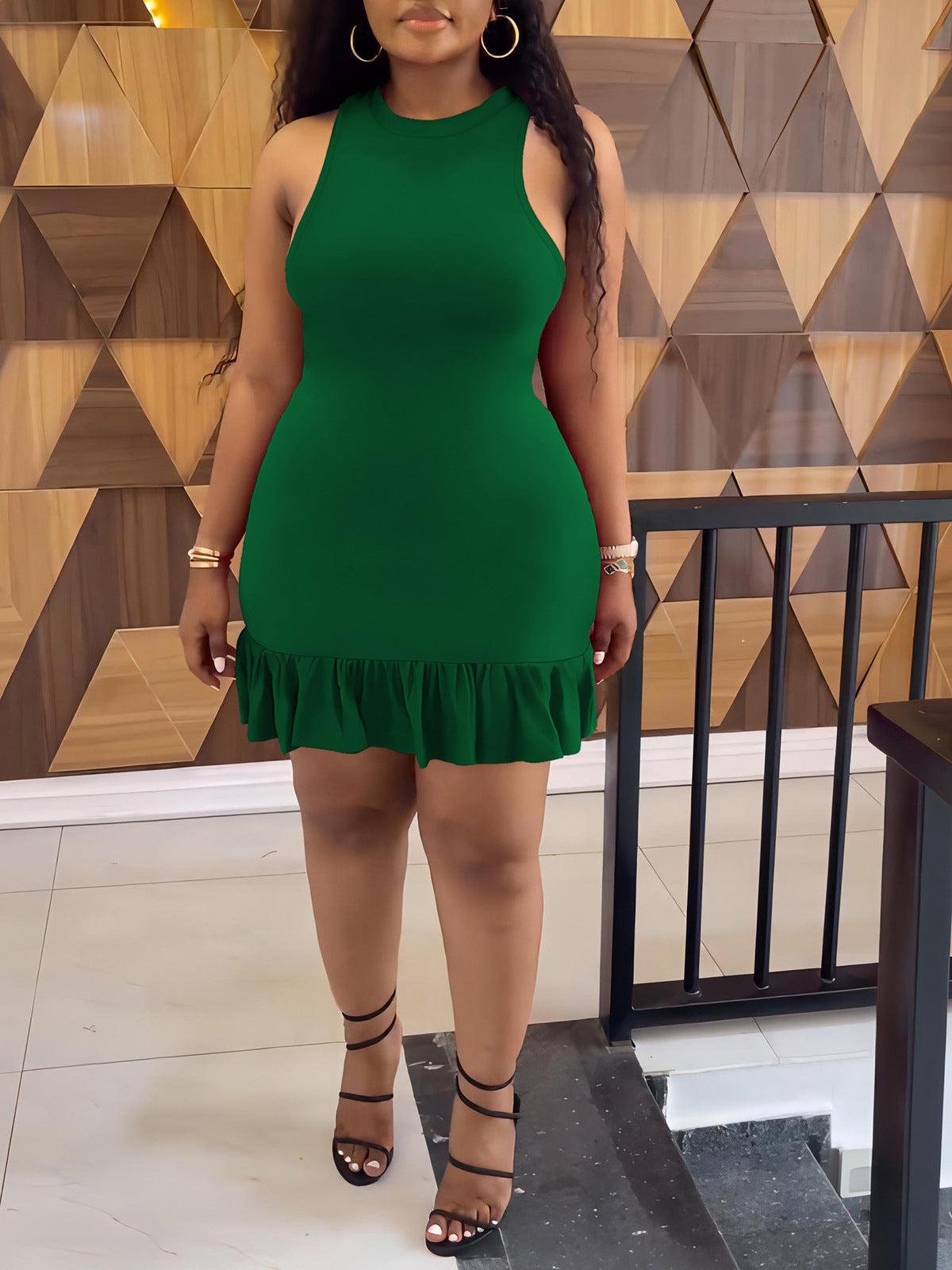 Vestido de cuello redondo con volantes de color liso a la moda para mujer
