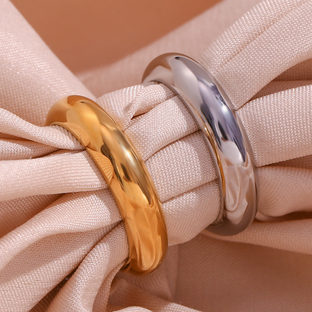 Women Fashion Simple Stainless Steel Ring in Gold