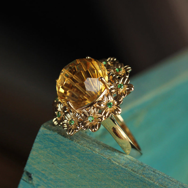 Elegant Flower Shaped 18k Gold Ring for Women