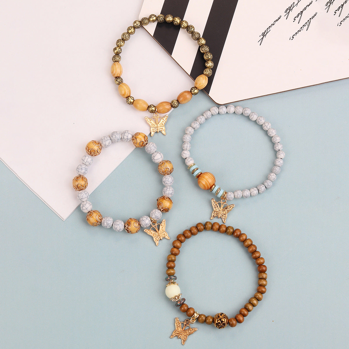 Pulsera multicapa con mariposas y cuentas estilo bohemio vintage