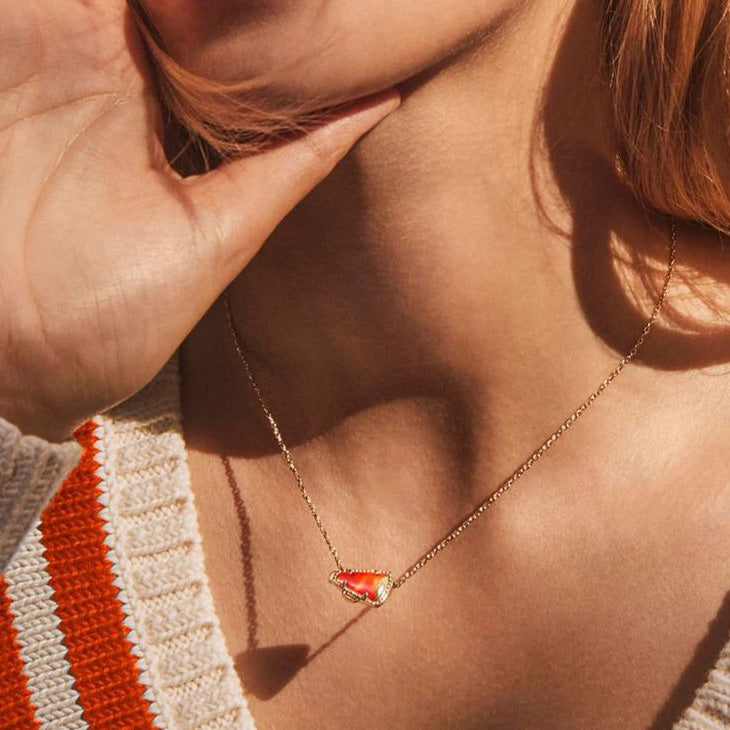 Collar sencillo de cuerno con gotero de aceite para mujer, con colgante geométrico de nácar.