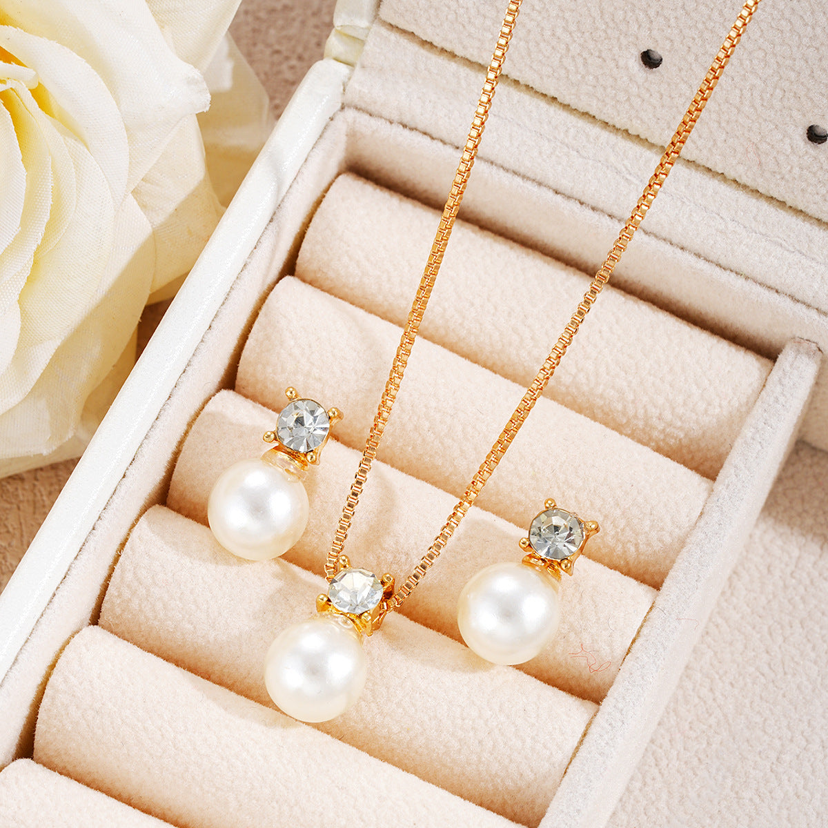 Conjunto de collar y pendientes con perlas de circonita elegantes a la moda para mujer