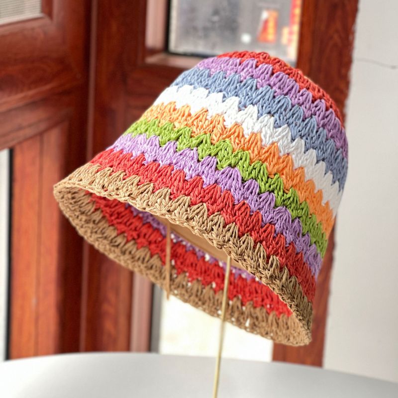 Sombrero de pescador tejido de paja arcoíris de moda para mujer