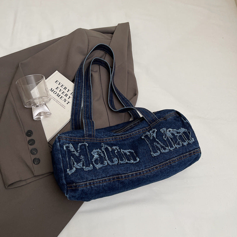 Bolsos de mezclilla con agujeros y bordado de letras vintage