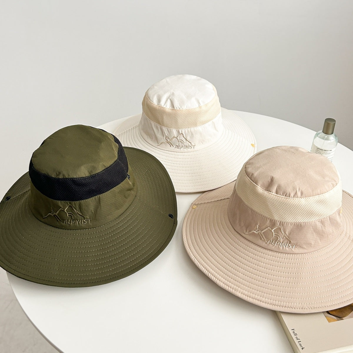 Sombreros de pescador sencillos para actividades al aire libre y montañismo