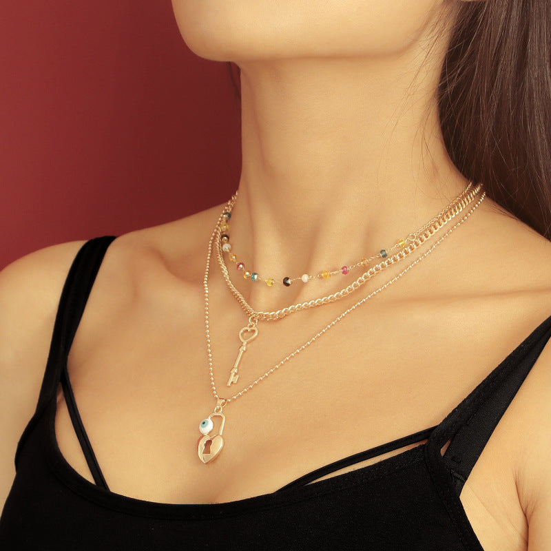 Collar con llave de corazón y cuentas multicolores bohemias