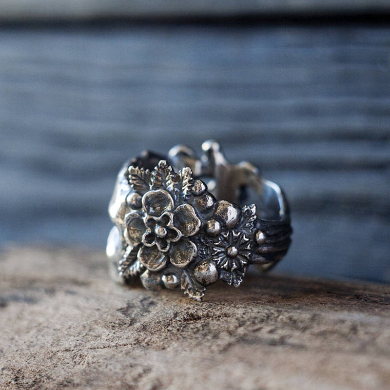 Anillo de calavera punk de aleación de zinc para hombre con diseño geométrico.
