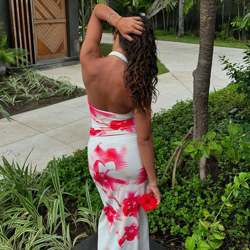Conjunto de camiseta sin mangas con cuello halter, espalda descubierta y falda de cintura alta con estampado floral para mujer