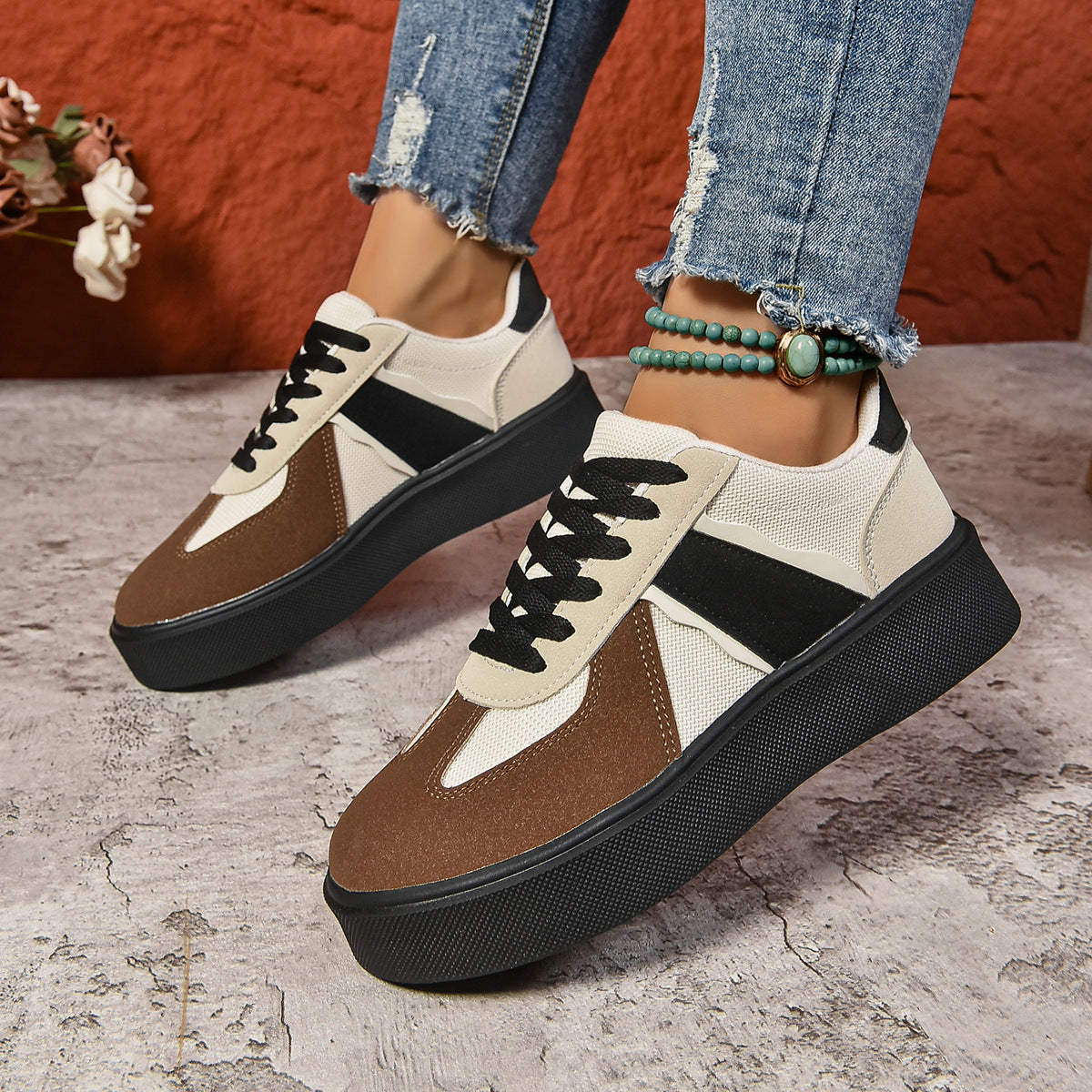 Zapatillas deportivas informales con suela gruesa y bloques de color a la moda para mujer