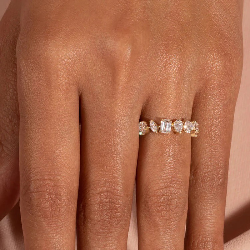 Anillo de circonita simple de moda para mujer