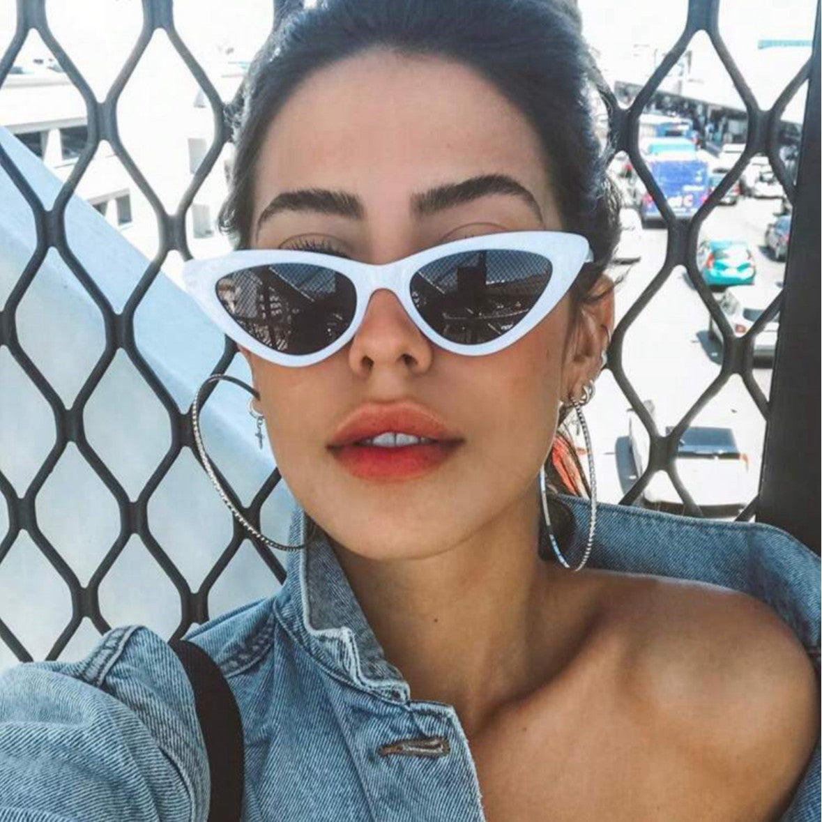 Gafas de sol retro con montura pequeña y triángulo