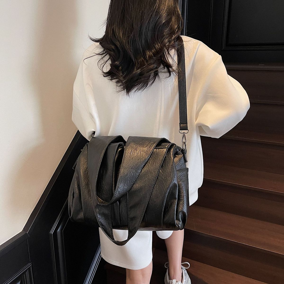 Bolso de mano informal de gran capacidad en color liso para mujer