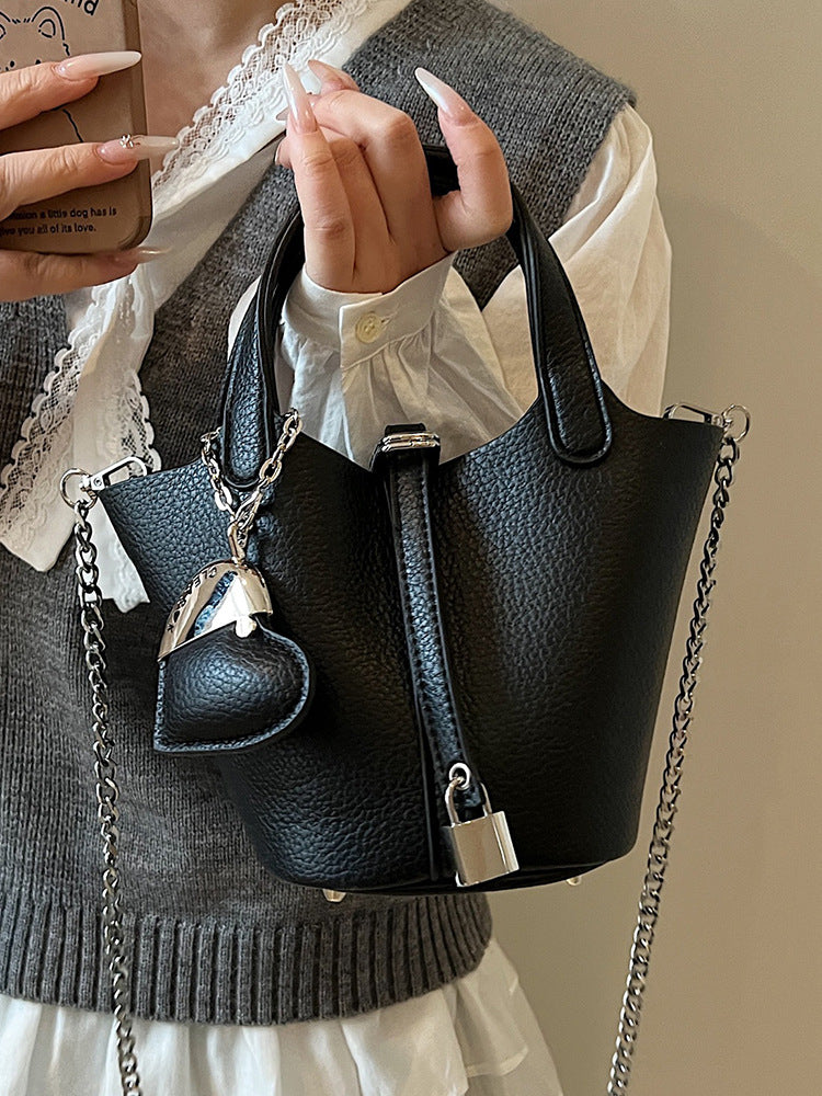 Sac à main simple et tendance pour femme, couleur unie, motif litchi, pendentif d'amour