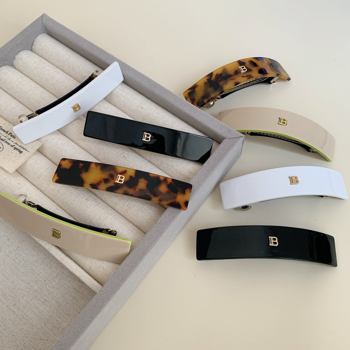 Pinza de resorte rectangular con estampado simple para mujer: accesorio elegante para el cabello