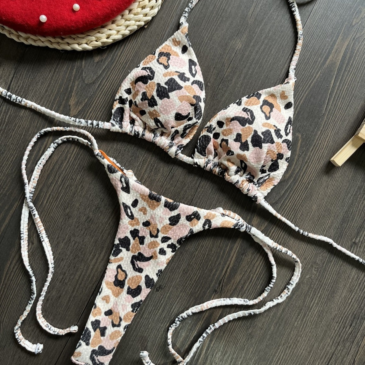 Bikini sexy con cuello halter y estampado de leopardo para mujer