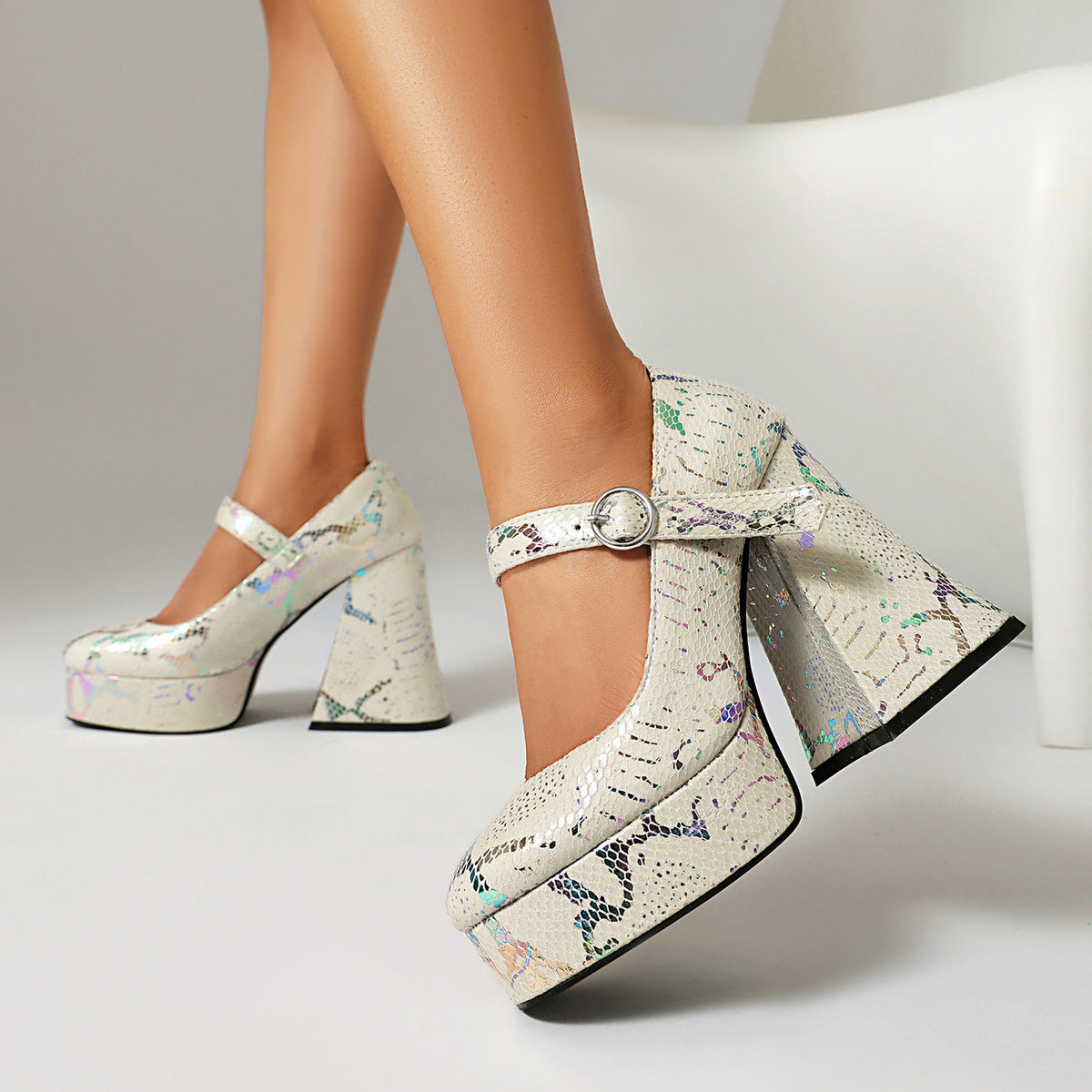 Chaussures à talons hauts et plateformes à bout rond et paillettes serpentines pour femmes