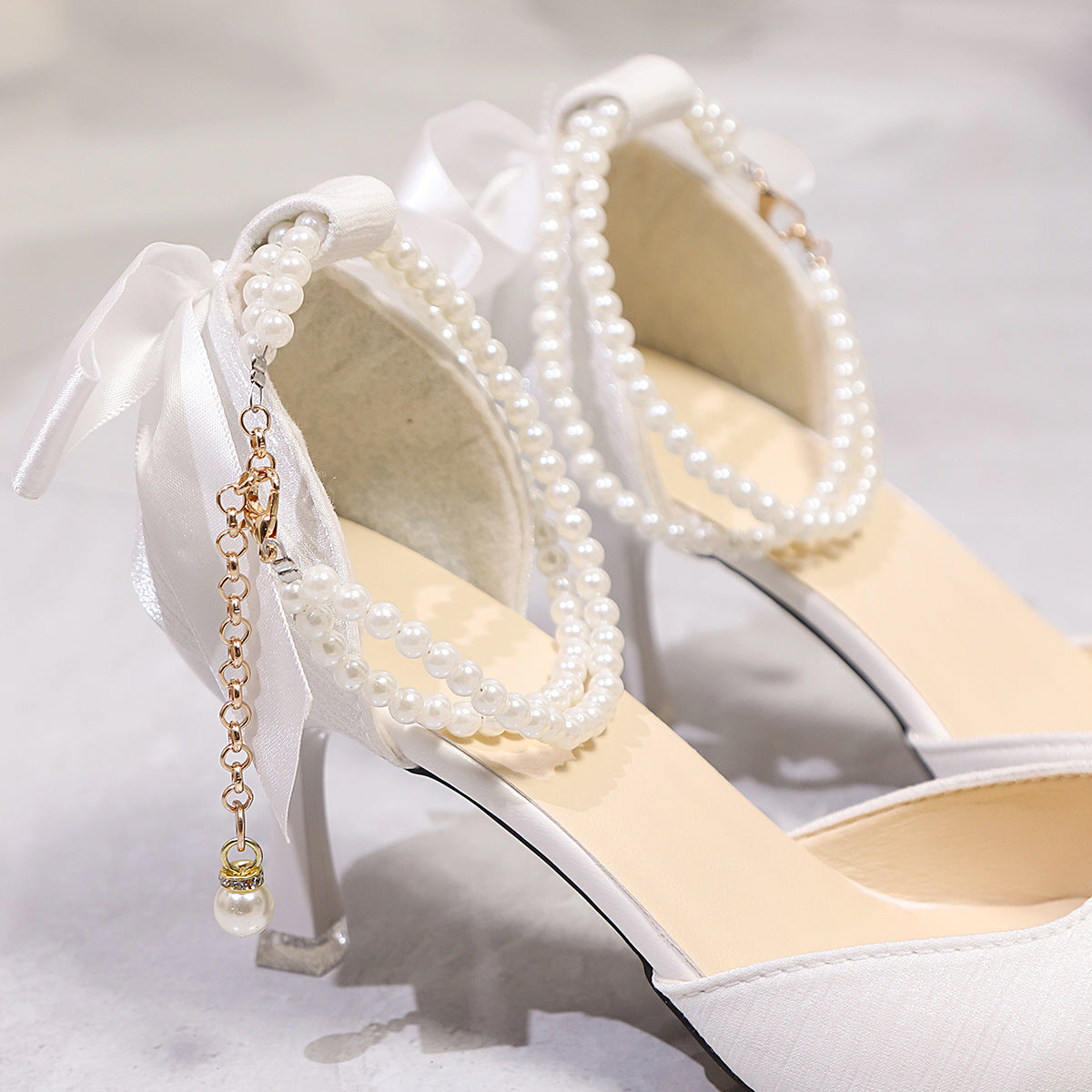Elegantes y elegantes tacones de color sólido con lazo en punta