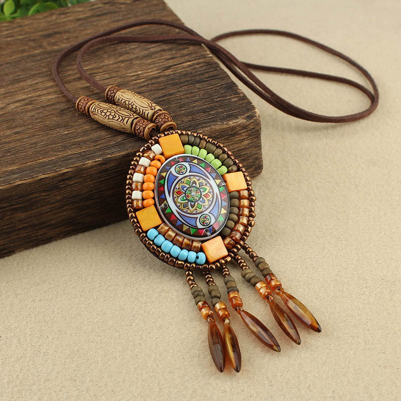 Collier pendentif à long pompon de style bohème