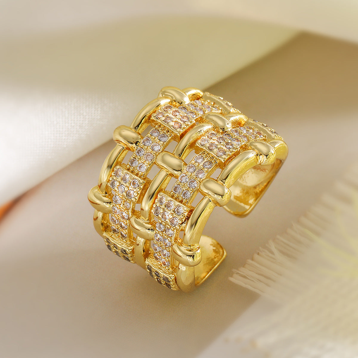 Anillo de oro chapado en cobre irregular de moda para mujer