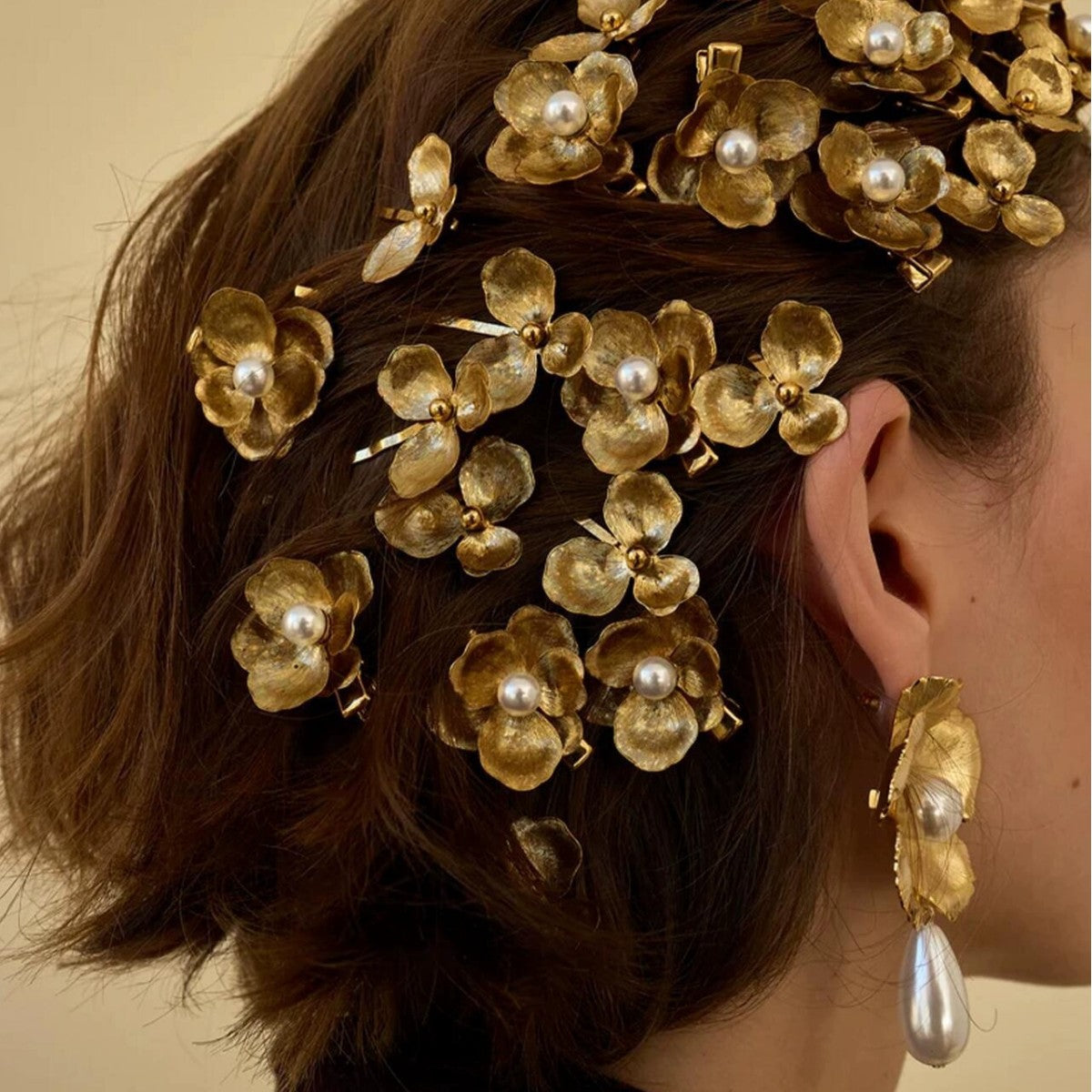 Épingle à cheveux florale en perles de style palais vintage avec clip latéral élégant
