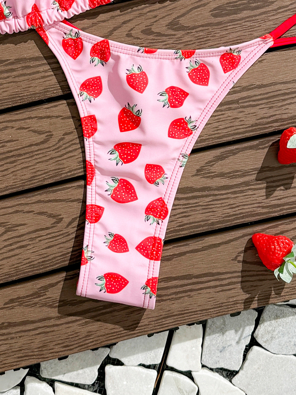 Bikini sexy con cuello halter y estampado de fresas para mujer