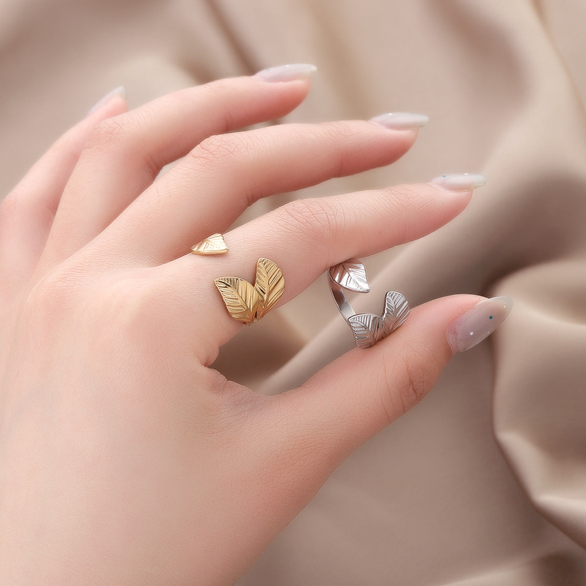 Women Fashion Titanium Steel Geometric Ring in Gold