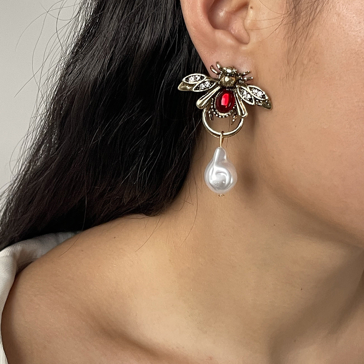 Boucles d'oreilles vintage en alliage imitation perles et insectes
