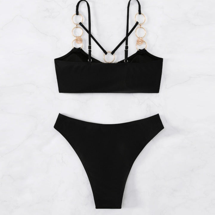 Bikini sexy de color sólido con cadena de metal recortada para mujer