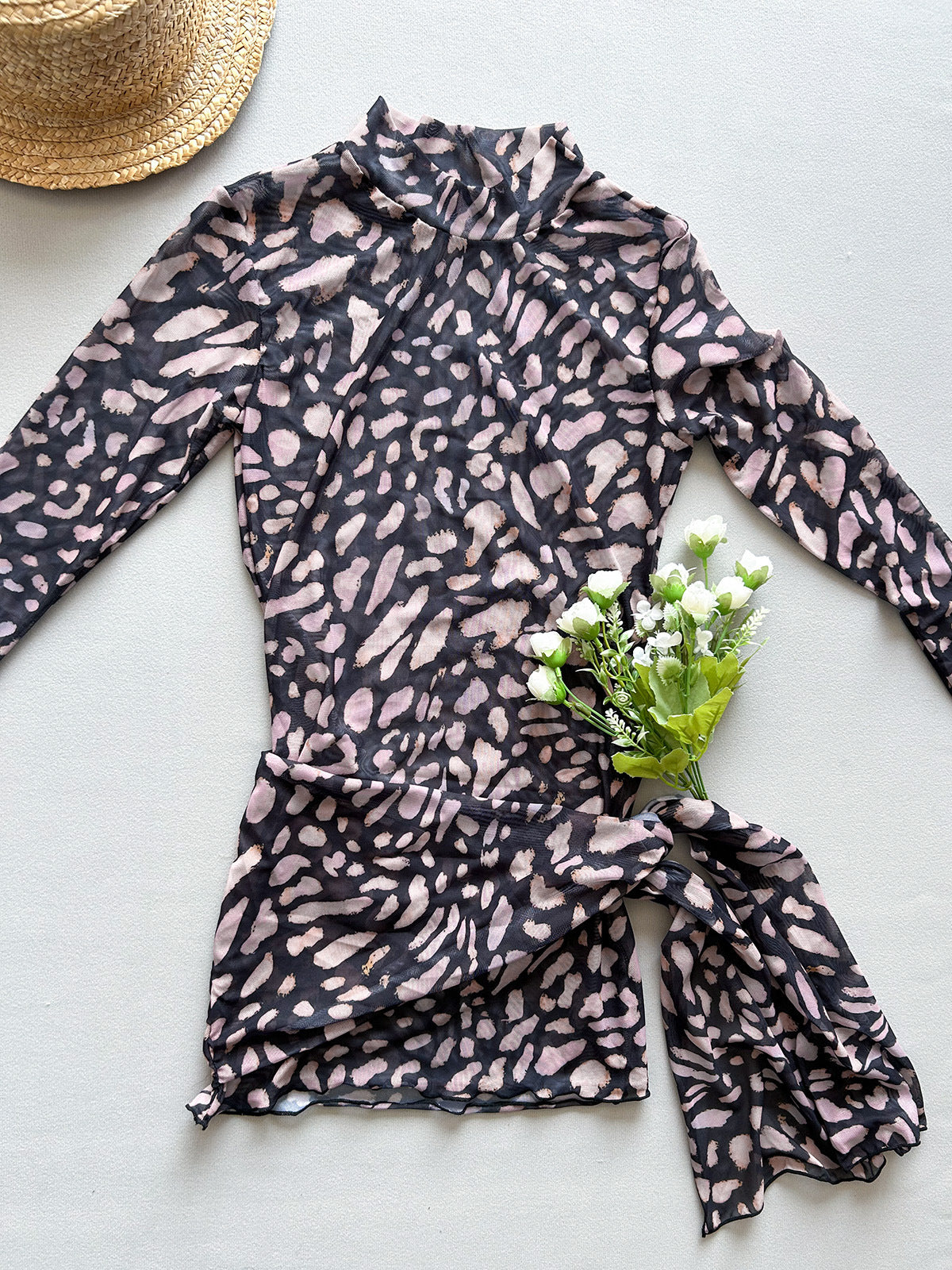 Vestido mini sexy de leopardo con mangas largas y malla transparente para mujer