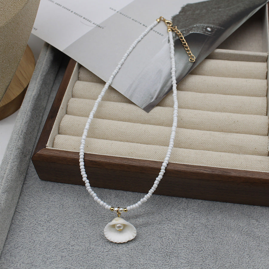 Collar con colgante de estrella de mar y cuentas de moda para mujer con detalles de aleación.