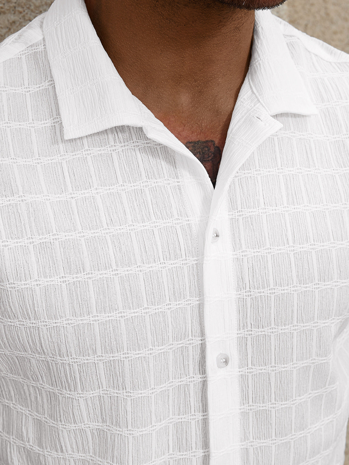 Camisa informal de manga corta con solapa blanca para hombre