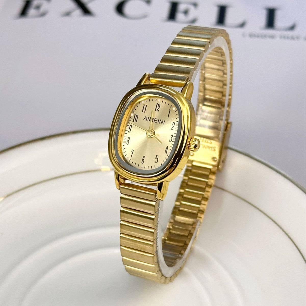 Reloj de cuarzo con disco ovalado sencillo de moda para mujer