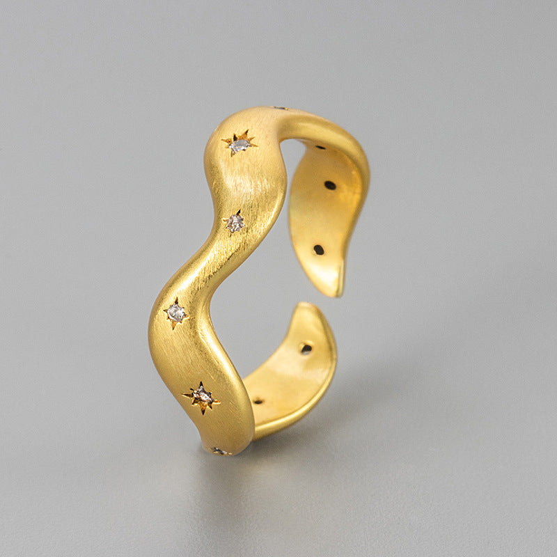 Anillo de cobre con ondas esmeriladas de circonita a la moda para mujer