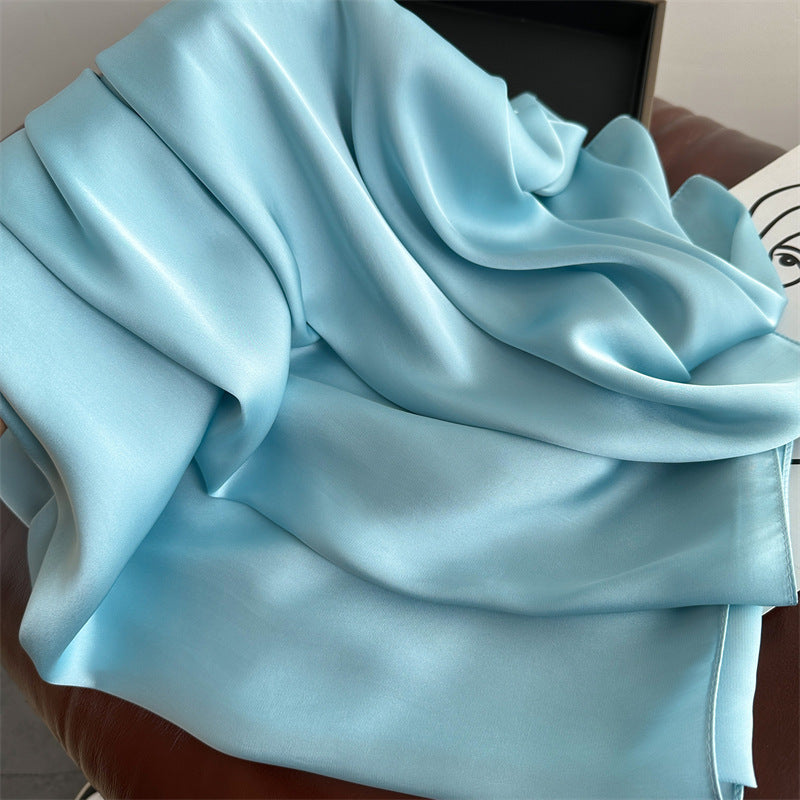 Elegante bufanda larga de satén de color liso para mujer