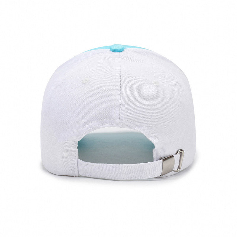 Casquette simple brodée avec coutures contrastées
