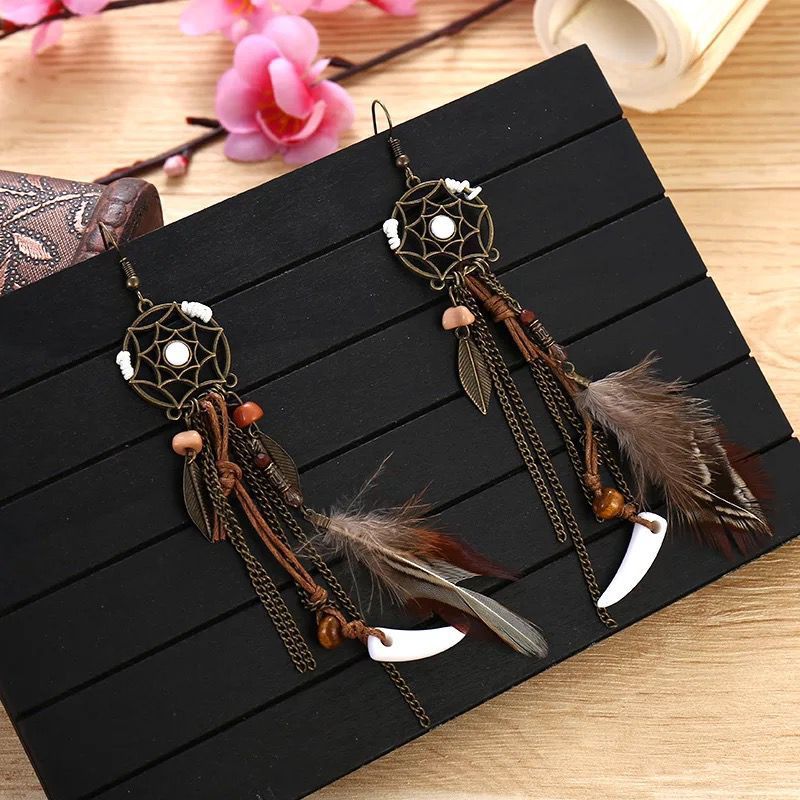 Pendientes bohemios hechos a mano con borlas de plumas huecas