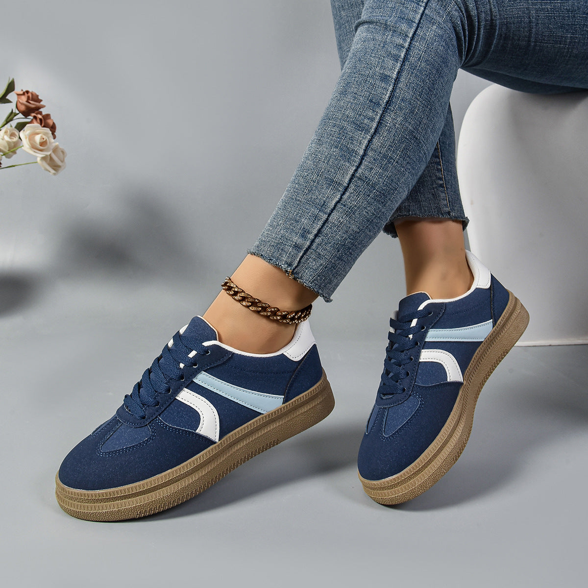 Zapatillas deportivas informales con suela gruesa y bloques de color a la moda para mujer