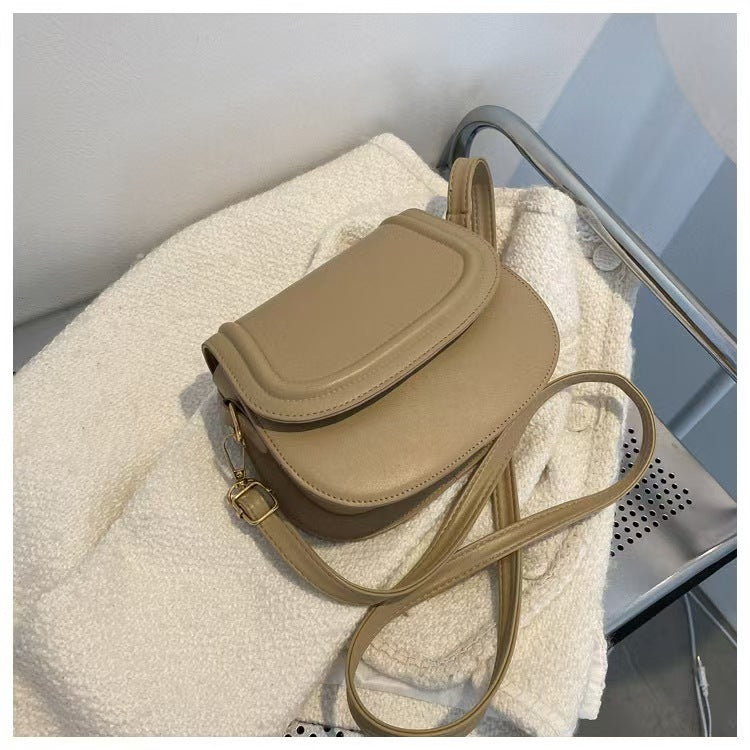 Bolso de hombro con solapa de color sólido de moda