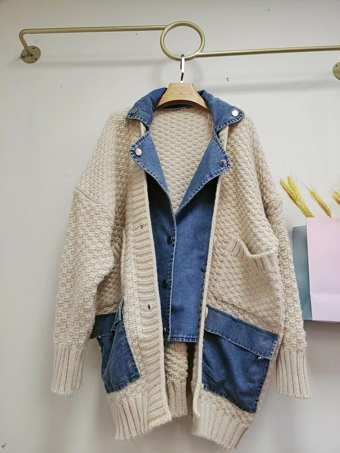 Chaqueta vaquera de punto con costuras distintivas para mujer