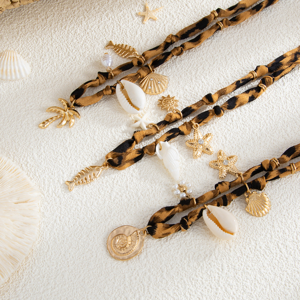 Collar con colgante de estrella de mar y caracola de playa de moda
