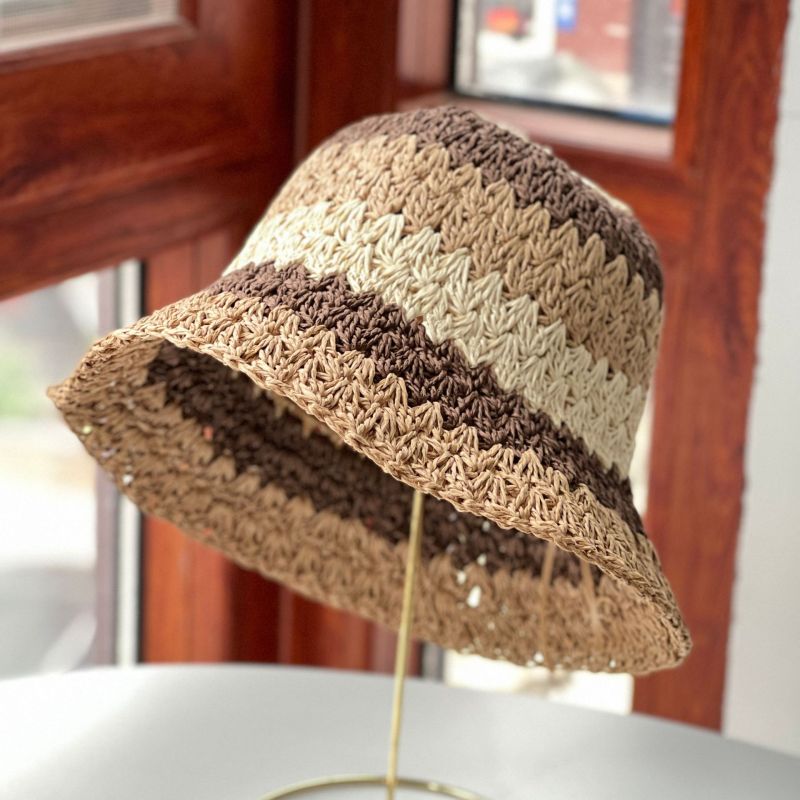 Sombrero de pescador tejido de paja arcoíris de moda para mujer