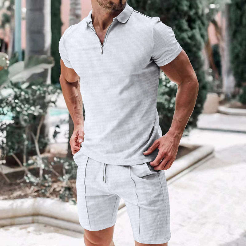 Conjunto de dos piezas de camiseta de manga corta con solapa y cremallera de color liso informal para hombre y pantalones cortos holgados