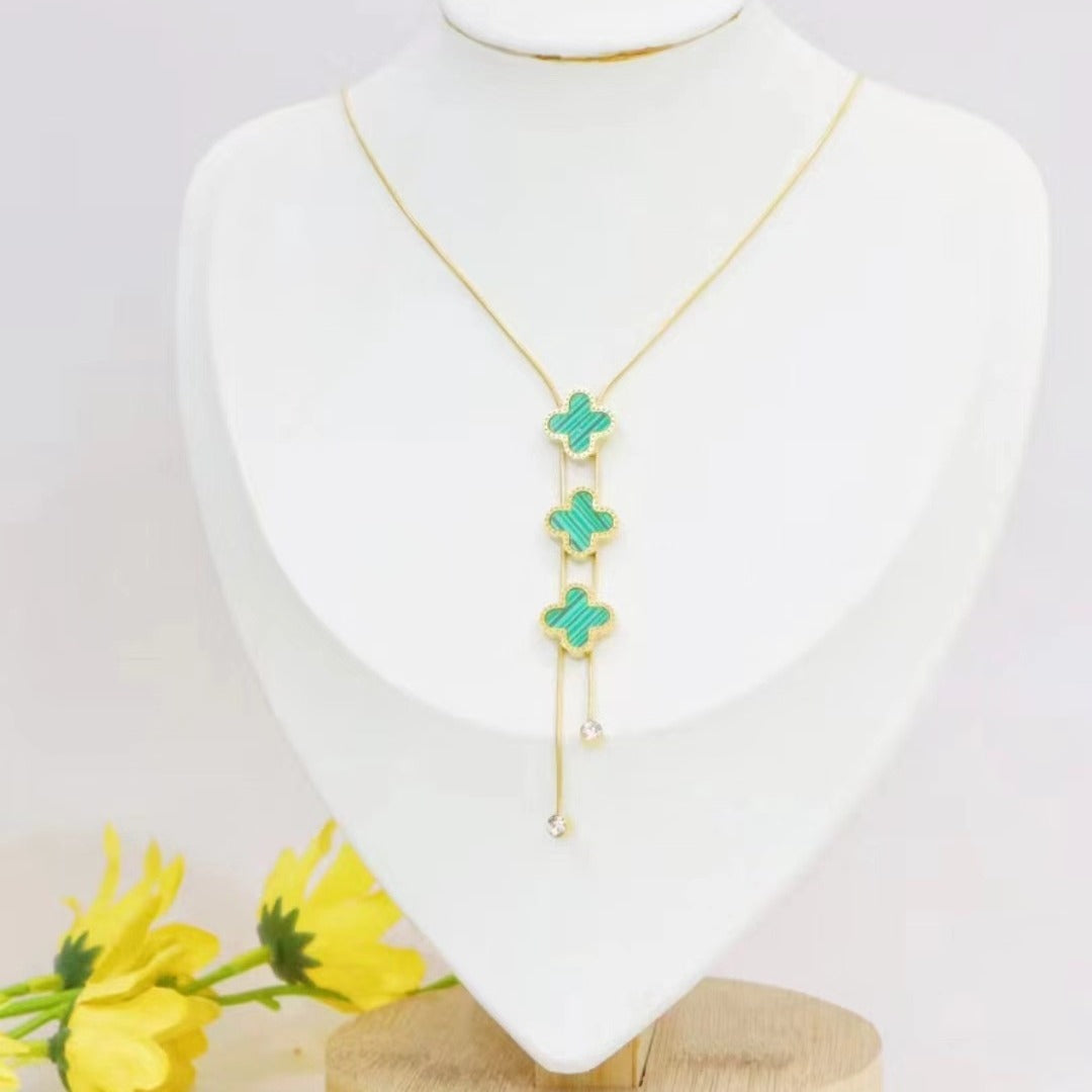 Collar con colgante de borla de trébol de cuatro hojas de acero inoxidable para mujer