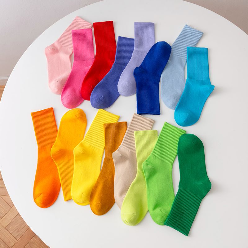 Calcetines casuales de algodón de color sólido para mujer