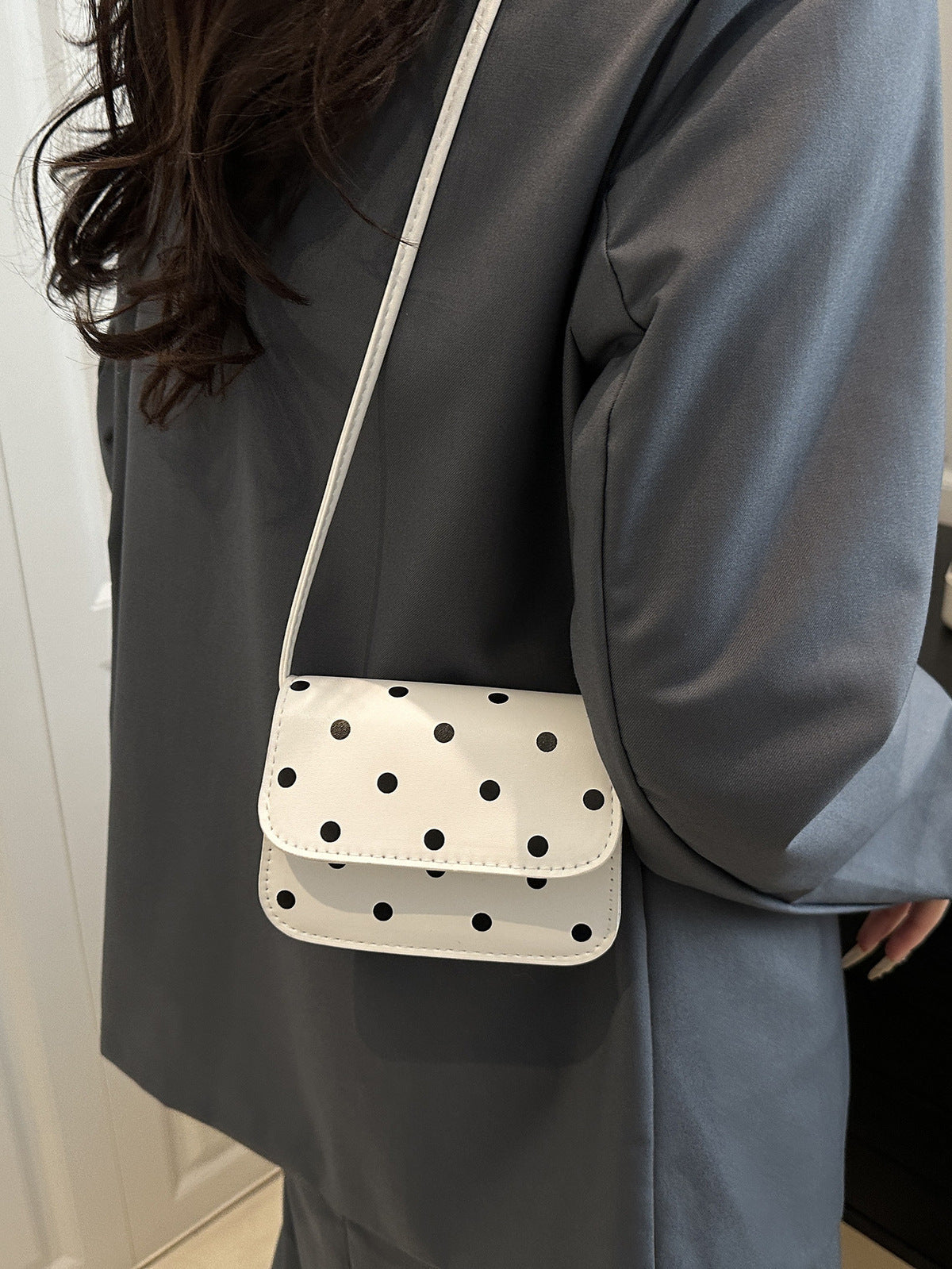 Bolso bandolera con estampado de lunares de color liso para mujer