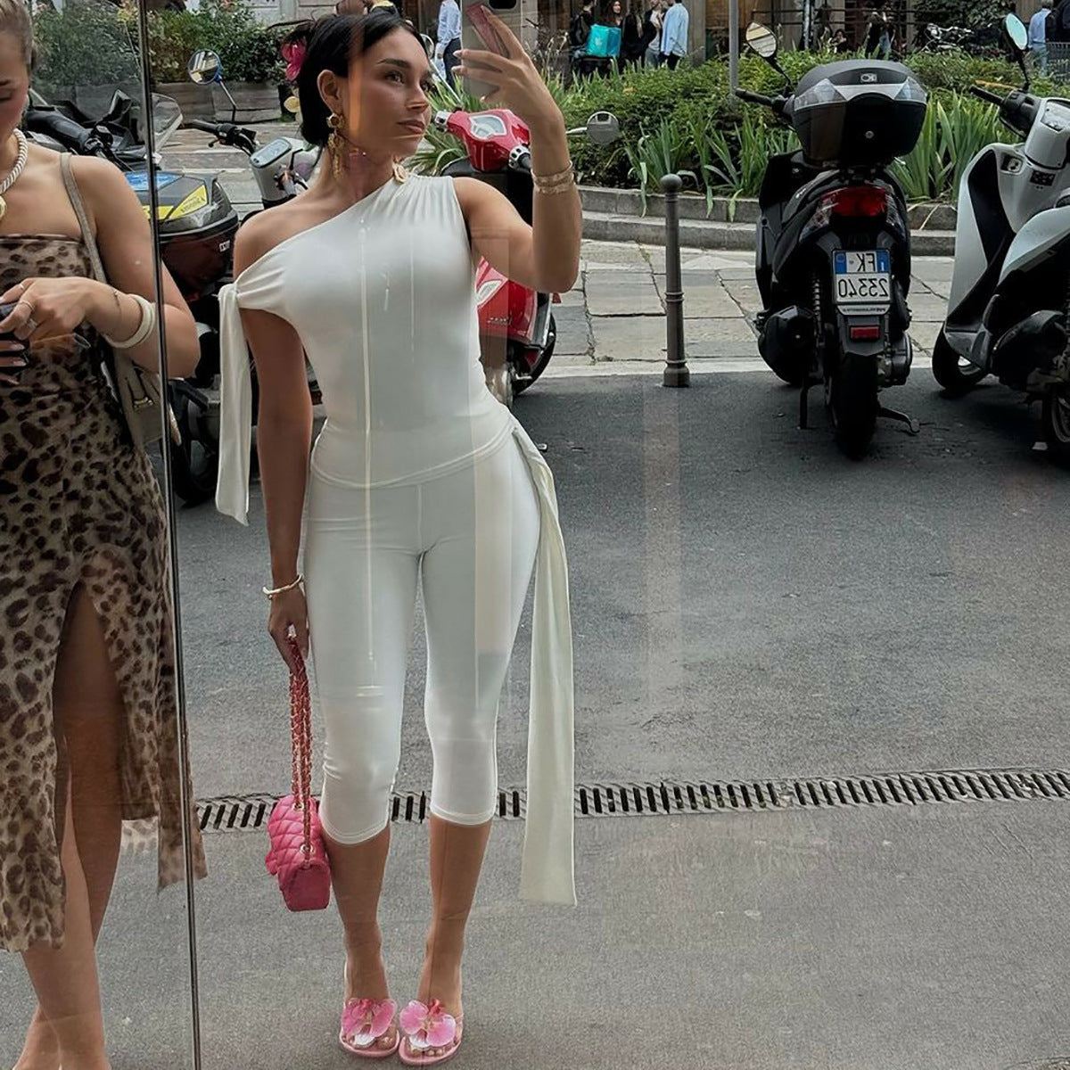 Conjunto de top y pantalones cortos sin mangas de color liso a la moda para mujer